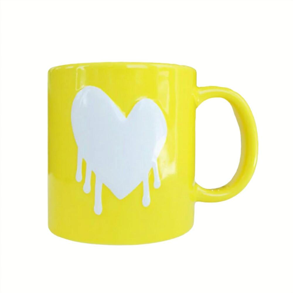 NEW KERRI ROSENTHAL women's drippy heart mug in sunshine/white